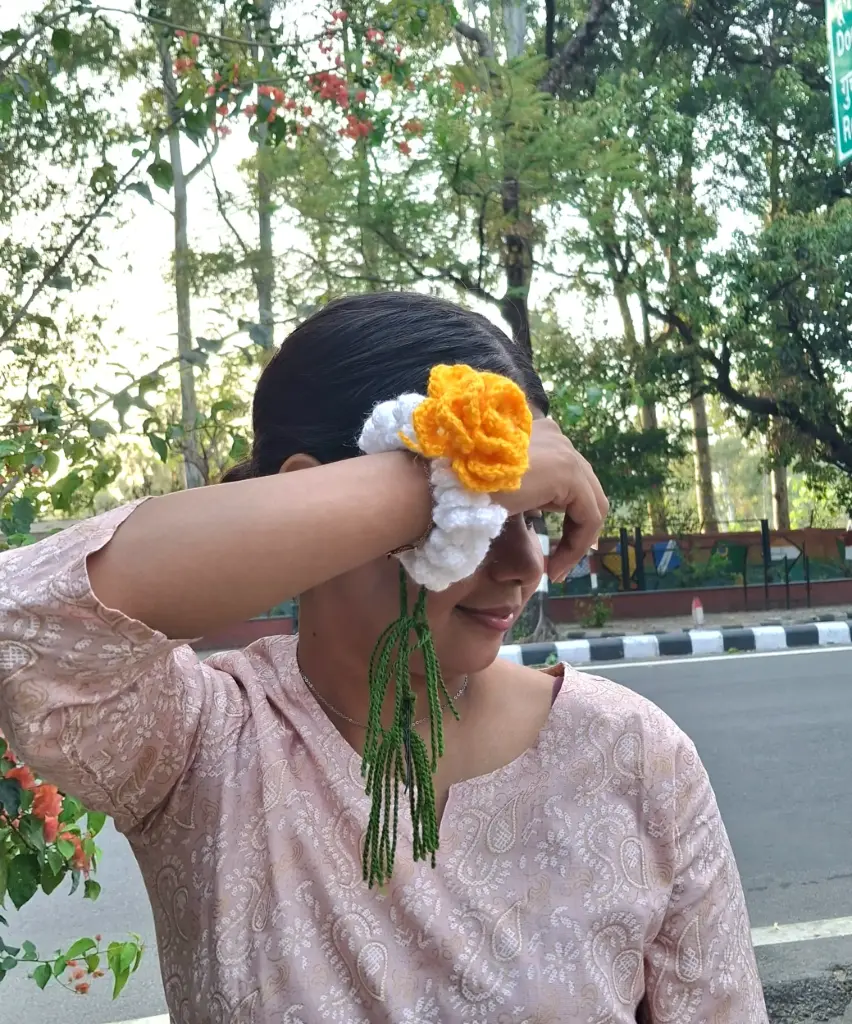 Yellow Rose Gajra 