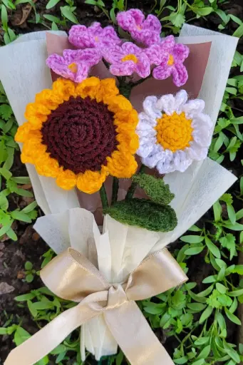 Sunflower-Daisy-Myosotis Bouquet