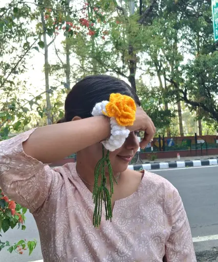 Yellow Rose Gajra 